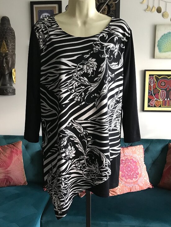 Chico's Tops - Easywear by CHICO'S size 2 / L Black & Ivory Print Stretch Asymmetric Tunic Top